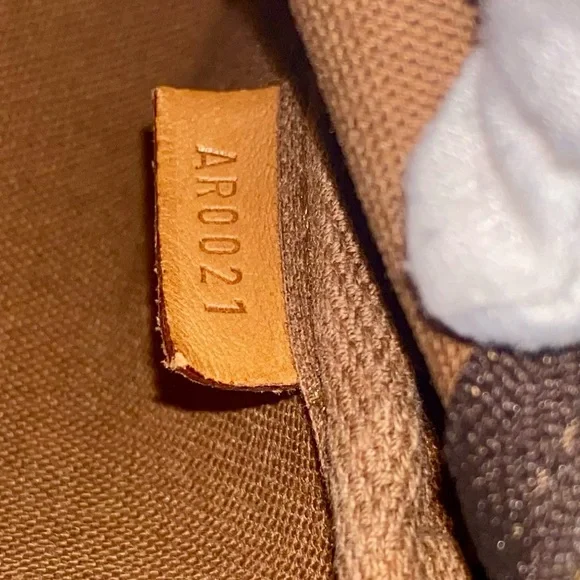 ‼️❌SOLD❌‼️🔥❤️ Louis Vuitton Iconic Monogram Pochette in EUC! Made in France - Picture 9 of 13
